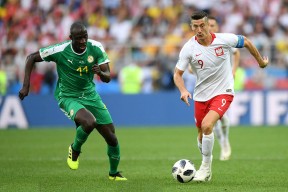 壹号-包含莱万多夫斯基回归赛场，关键助攻首场状态亮眼，C9观众沸腾！的词条